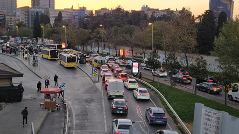 Okullar açıldı: İstanbul'da trafik kilitlendi!