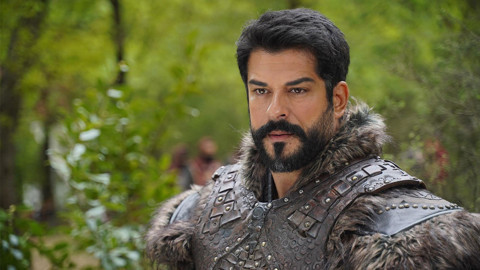 Burak Özçivit'ten sürpriz adım! Kariyerinde bir ilki gerçekleştirecek