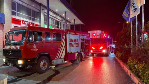 Sultangazi'de 27 katlı otelde yangın!