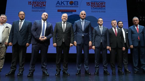 Bakan Ersoy: 64 milyar dolar gelire emin adımlarla ilerliyoruz