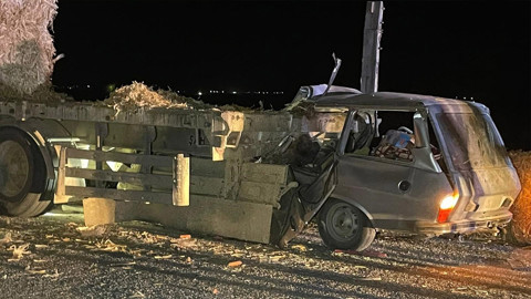 Otomobil tıra ok gibi saplandı! Karı koca ölüme birlikte gitti