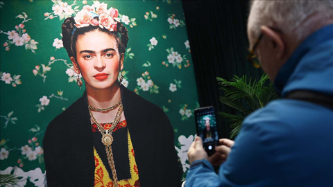 Frida Kahlo’nun otoportresi rekor fiyata satıldı! Tarihe geçti!