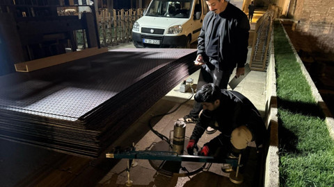 Bakanlıktan Ayasofya açıklaması! 'Özel zemin 45 tonluk araçları güvenle taşıyor'