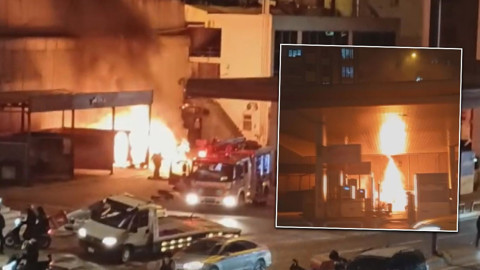 Akaryakıt istasyonunda korku dolu anlar! Elektrikli otomobil alev topuna döndü
