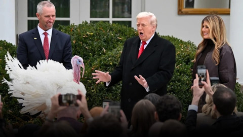 Trump geleneği bozmadı! Gobble ve Waddle isimli iki hindi affedildi!