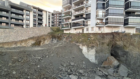 Toprak kayması: Onlarca kişi tahliye edildi