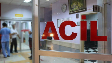 İstanbul'da bir lisede yedikleri lokumdan zehirlendiler... 40 öğrenci hastaneye kaldırıldı