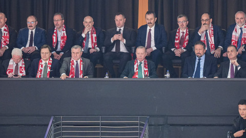 Cumhurbaşkanı Erdoğan, A Milli Erkek Basketbol Takımı'nı yalnız bırakmadı! Maçı tribünde takip etti