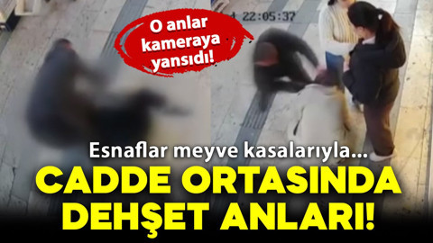 Cadde ortasında dehşet! Birden bıçakla saldırdı: O anlar kameraya yansıdı
