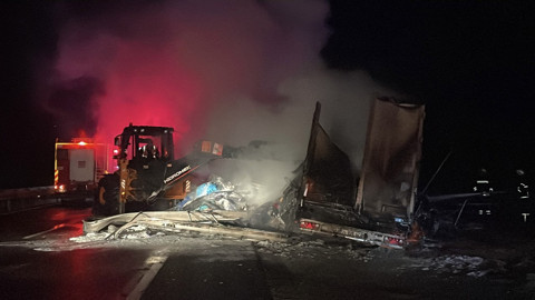 Bolu'da tır alev alev yandı! D-100 kara yolunda ulaşım aksadı