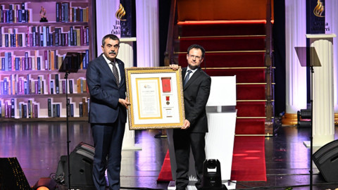 İlim Yayma Ödülleri sahiplerini buldu! Prof. Dr. Şener Aktürk’e Sosyal Bilimler Ödülü! Batı Avrupa’daki azınlık soykırımlarını incelediği eser çığır açtı