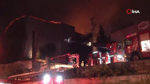 Tarihi ahşap köşkte yangın!