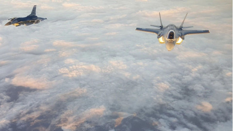 ABD'ye ait savaş uçağı düştü