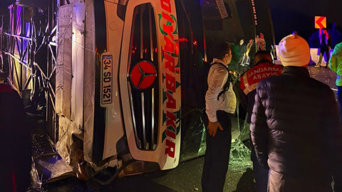 Osmaniye’de yolcu otobüsü devrildi: 3 yaralı