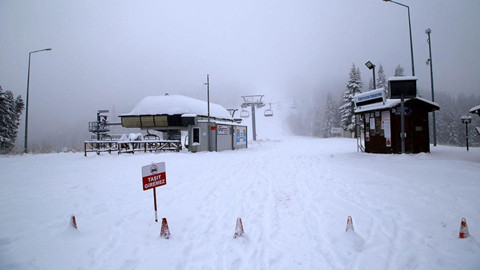 Ünlü turizm merkezinde kar kalınlığı 20 santimetreye ulaştı