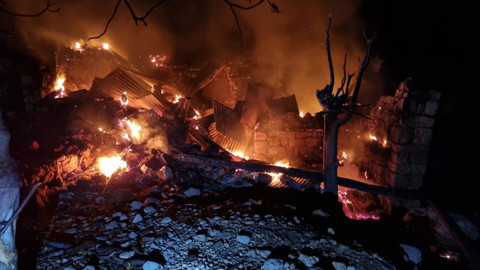 Ev yangında kül oldu! Adana'da yürekleri burkan arama