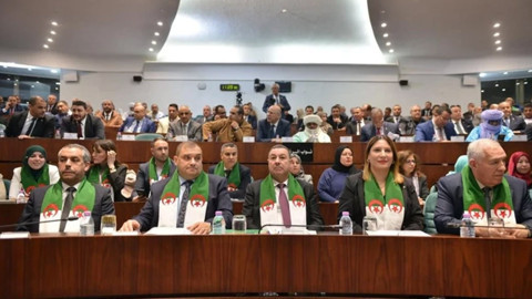 Cezayir’de Fransız sömürgeciliği suç ilan edildi