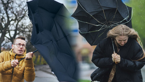 İstanbul'u kuvvetli fırtına vurdu! Valilik ve AKOM alarma geçti: Karbonmonoksit zehirlenmelerine dikkat!