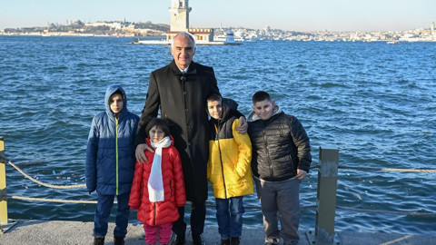 Bakan Ersoy'dan Kız Kulesi'ni hayal eden çocuklara jest