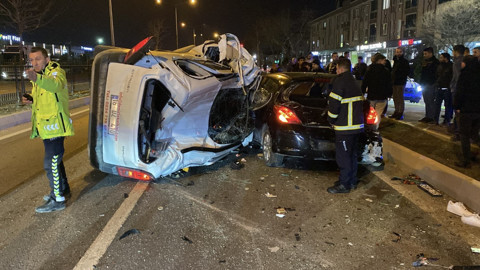 Bursa’da can pazarı! 3 araç birbirine girdi: Ölü ve yaralı var