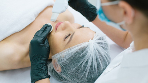 Ünlü estetikçi açıkladı: "Yüz germe ameliyatı sonrası bu uygulamalar yaptırılmalı"