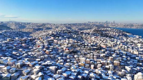 Meteoroloji'den 7 kent için kar alarmı! Batı baharı yaşıyor, doğu kışa giriyor!