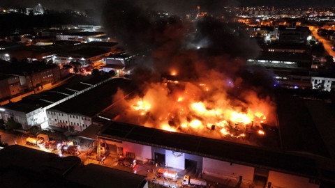 Bursa'da panik dolu anlar! Kimyasal kaplama fabrikasında yangın
