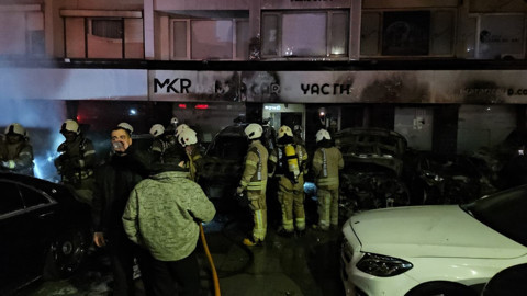 Oto galeriyi benzin döküp kundakladılar! 14 araç hasar aldı, 100 milyonluk zarar!