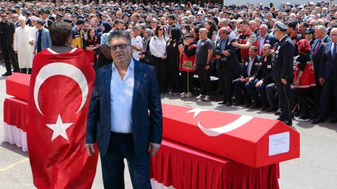 Şehit cenazesinde yürek yakan ölüm! Türk bayrağına sarılıp cenazeye gelmişti... Son sözleri kahretti