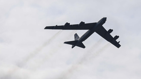 ABD'ye ait ağır bombardıman uçağı düştü