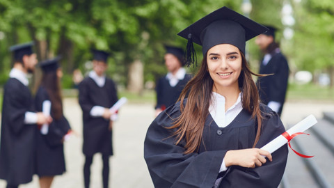 OXFORD'U BİLE YAKALADI! Vakıf Üniversitelerinde fiyatlar dudak uçuklattı: 3.7 milyona üniversite