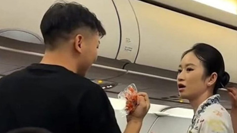 "Bebeğim ağlayabilir" dedi, uçakta böyle önlem aldı! Babanın hareketi gündem oldu