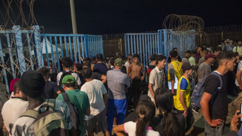 İspanya sınırında göç hareketliliği! İçişleri Bakanlığı rakamı açıkladı: Bir günde 49 bin göçmen Ceuta’ya geçti!