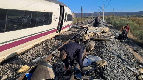 İspanya'da facia! İki hızlı tren çarpıştı: Onlarca ölü ve yaralı var