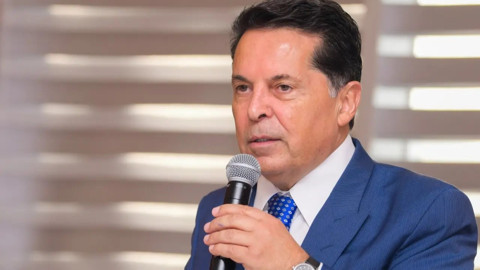 Ahmet Özer Yeni Parti'ye geçtiğini açıkladı