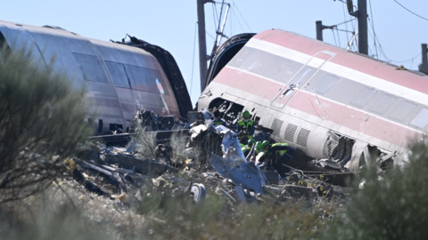 İspanya'daki tren faciasında korkunç hata! Ses kayıtları ortaya çıktı! Durduğunu söyledi, ama 'devam et' dediler!
