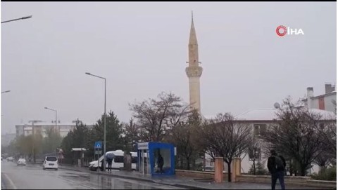 Erzurum'da mayıs ayı ortasında vatandaşları şaşırtan sürpriz! Sokağa çıkan vatandaşlar karşılarında gördü - Resim: 1