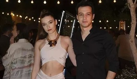Afra Saraçoğlu ile Mert Ramazan Demir sarmaş dolaş görüntülendi! Mert Yazıcıoğlu görmesin - Resim: 1