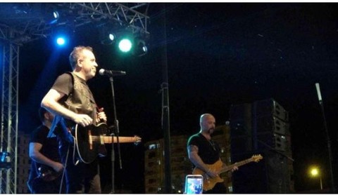 Haluk Levent izleyicinin yaptığı harekete çok sinirlendi: "Burası şehit ismi verilmiş bir park!" - Resim: 1