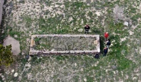 Yer: Sivas! 8,5 metre uzunluğundaki mezarı gören şaşıp kaldı - Resim: 1