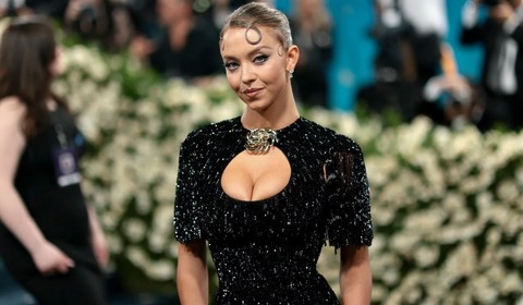 Ünlü oyuncu Sydney Sweeney'den şoke eden hamle! Yıkandığı banyo suyundan sabun üretti - Resim: 1
