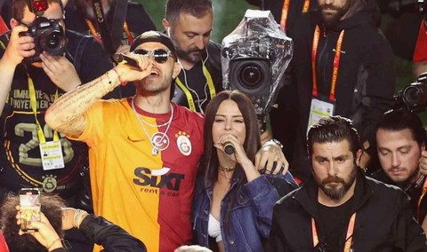 Bunu da görmezse yok artık! Şarkıcı Simge Sağın, Galatasaraylı Icardi'ye son mesajını da verdi - Resim: 1