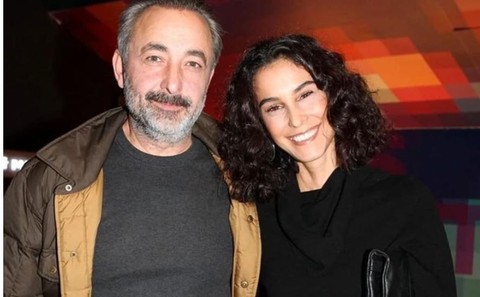 27 yıllık eşi Arzum Onan ile boşanmıştı! Mehmet Aslantuğ yeni sevgilisiyle ilk kez görüntülendi - Resim: 1