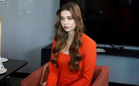 Afra Saraçoğlu yeni imajıyla görenleri şoke etti! Sarışın oldu, o hali sosyal medyayı salladı - Resim: 1