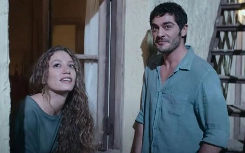 Serenay Sarıkaya, Burak Deniz ile ilgili aşk iddialarına yanıt verdi - Resim: 1