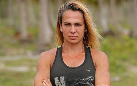 Survivor'daki halinden eser yok! Nagihan'ın derin göğüs dekoltesine bir bakan bir daha baktı - Resim: 1