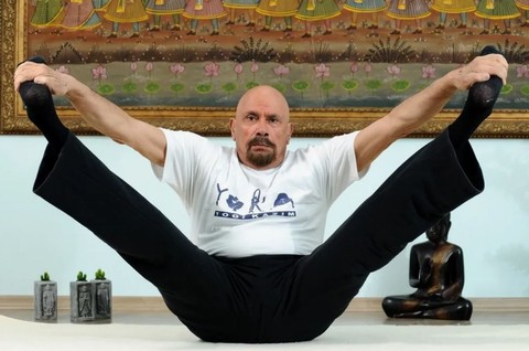 Ünlü isimlerin yogacısı olarak tanınıyordu! 105 yaşında hayatını kaybetti - Resim: 1