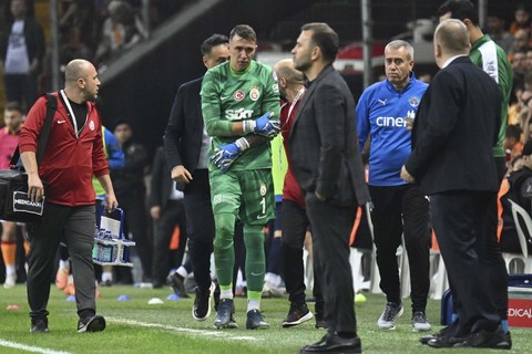 3-4 hafta sahalardan uzak kalacağı söyleniyordu! Muslera’dan Bayern Münih maçı için büyük fedakârlık! Taraftarın gönlünde taht kuracak - Resim: 1