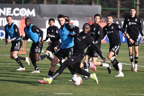 Beşiktaş’ta kritik karar verildi! Fernando Santos, yeni transferi resmen sildi! Hasan Arat, sezon sonunda gönderecek - Resim: 1