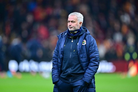 İngilizlere konuştu! Mourinho'dan şampiyonluk yarışı ve Galatasaray için çarpıcı sözler!"Bunu yaptılar, çok saçmaydı" - Resim: 1